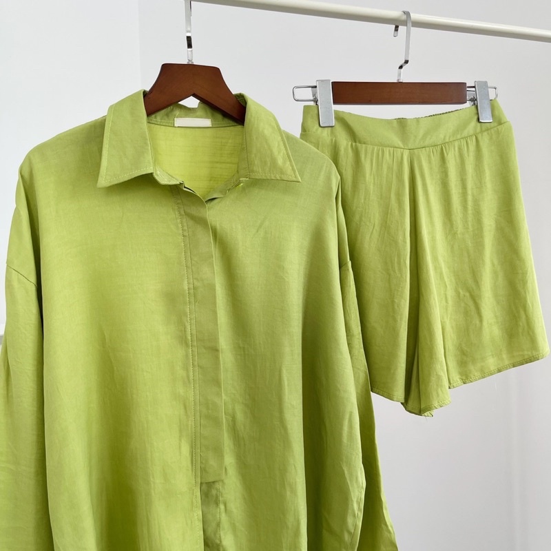 SET ĐỒ CASIE SET MÀU XANH BƠ gồm áo sơmi tay dài và quần short ngắn tone màu trendy cho mùa hè diện lễ đi chơi