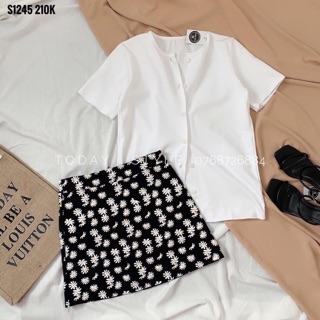 Set pull trắng + chân váy hoa cúc