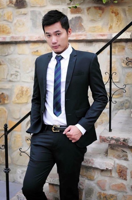 Sale 70% bộ quần + áo vest nam 2 khuy( 2 cúc) có 2 màu đe. Và xanh than, chất vải đẹp. Không nhăn. Không xù. K bay màu