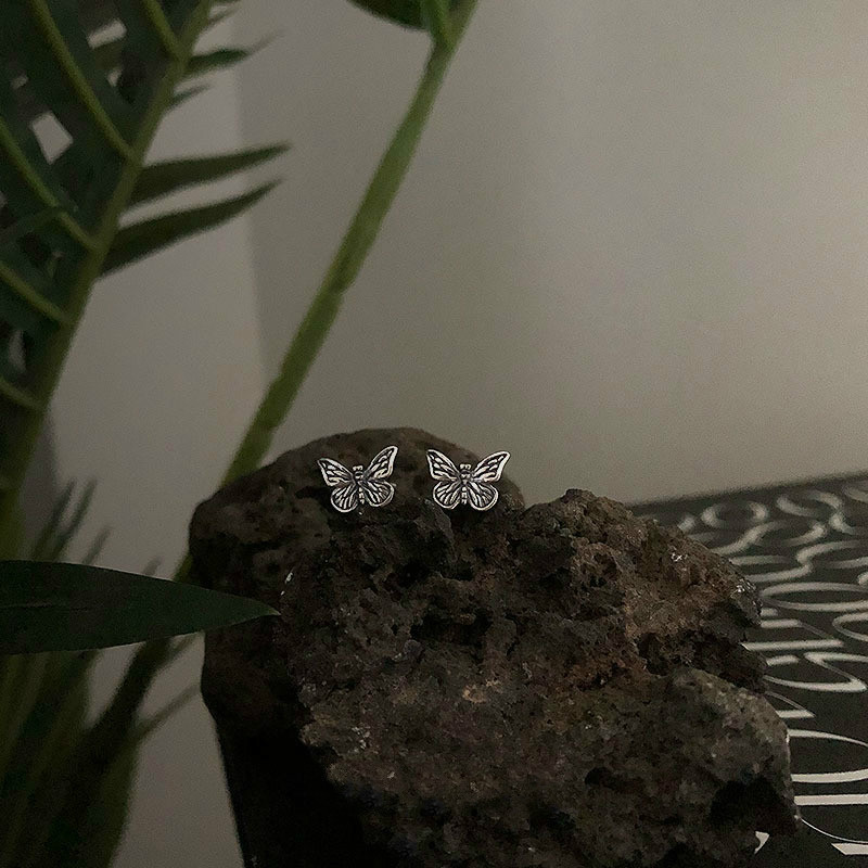 Bông tai hình bướm nhỏ phong cách tối màu cho nam và nữ 22643