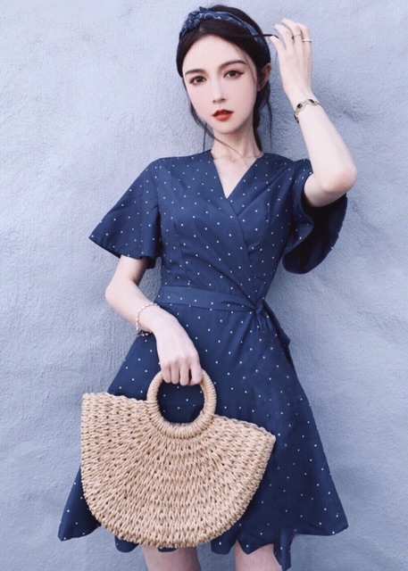 Đầm bi xanh cổ V thắt eo