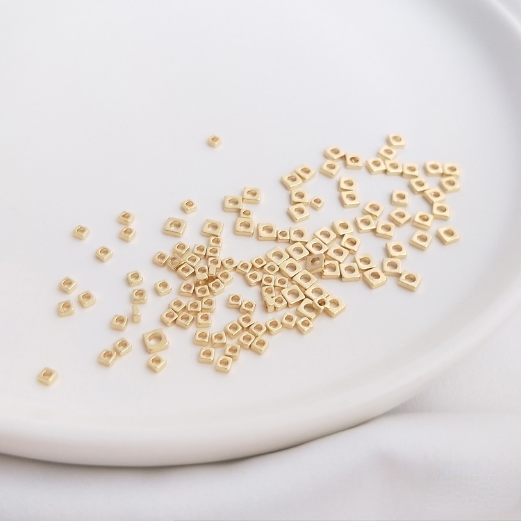 Set 50 Hạt Xỏ Lỗ Bằng Đồng Mạ Vàng 14K Hình Vuông Nhiều Màu Sắc Dùng Để Làm Trang Sức diy