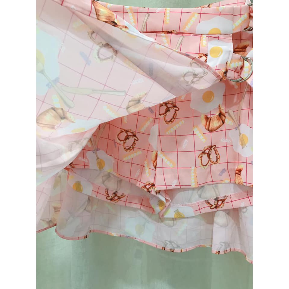 Chân váy ngắn quân bên trong in hình siêu xinh lyn around