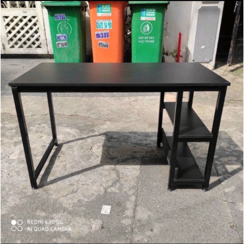 Bàn là việc có kệ Trường Mai Sài Gòn mặt bàn MĐF chống ẩm phủ sắt sơn tĩnh điện chống gĩ sắt