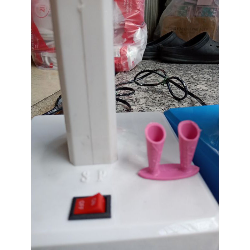 Đèn  bàn  học  sinh .