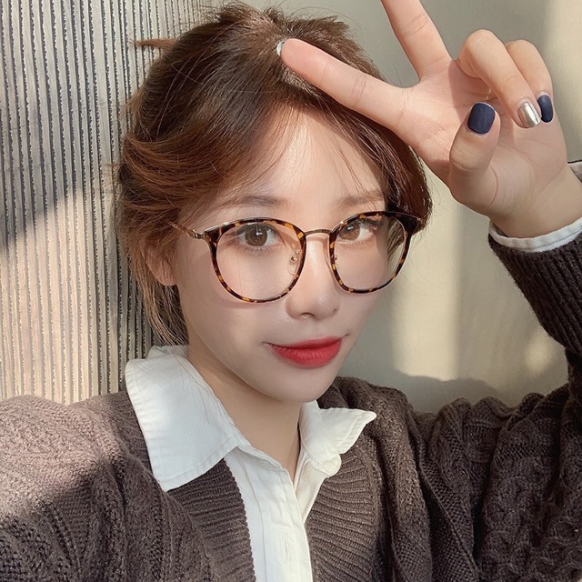 Gọng Kính Cận Nữ Tròn Bầu ,Gọng kim loại thanh mảnh nhẹ nhàng Thời Trang Cao Cấp 9228 NamPhongEyewear