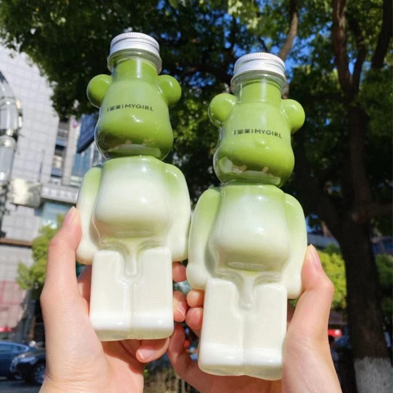 Bình chai nhựa PET hình gấu bạo lực Berick đựng trà sữa, nước ép hoa quả 400ml 500ml 700ml có nắp đậy bằng nhôm