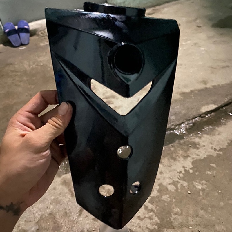 Mặt nạ sirius rc 3 lỗ gắn rổ xe máy màu đen bóng