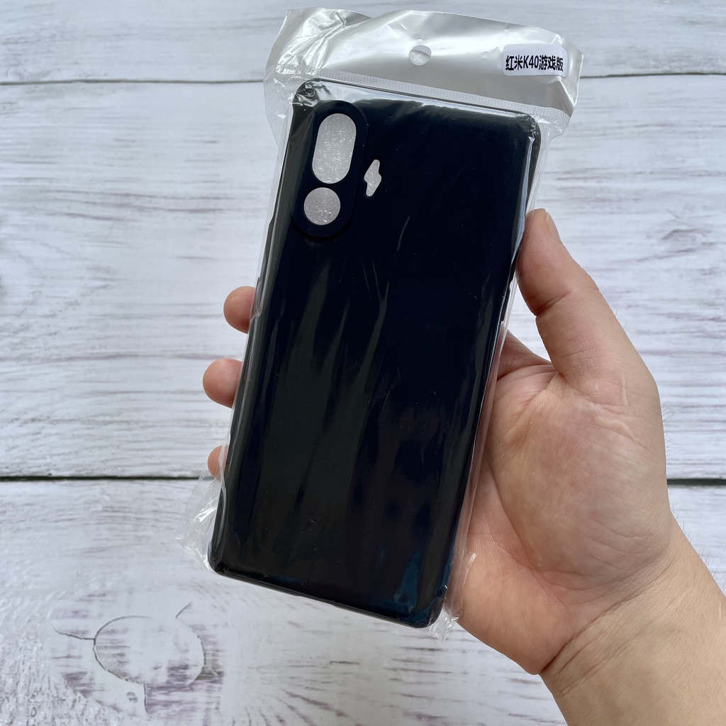 Ốp lưng silicon đen cho Xiaomi Redmi K40 Gaming không bám vân tay, có gờ bảo vệ camera.