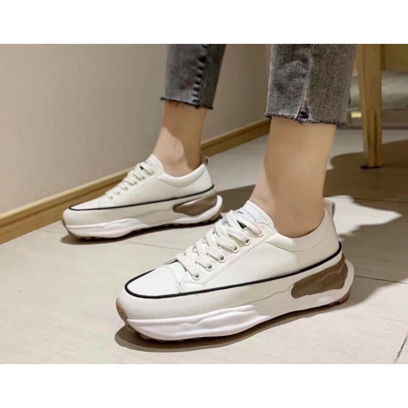 Giày thể thao đế nâu