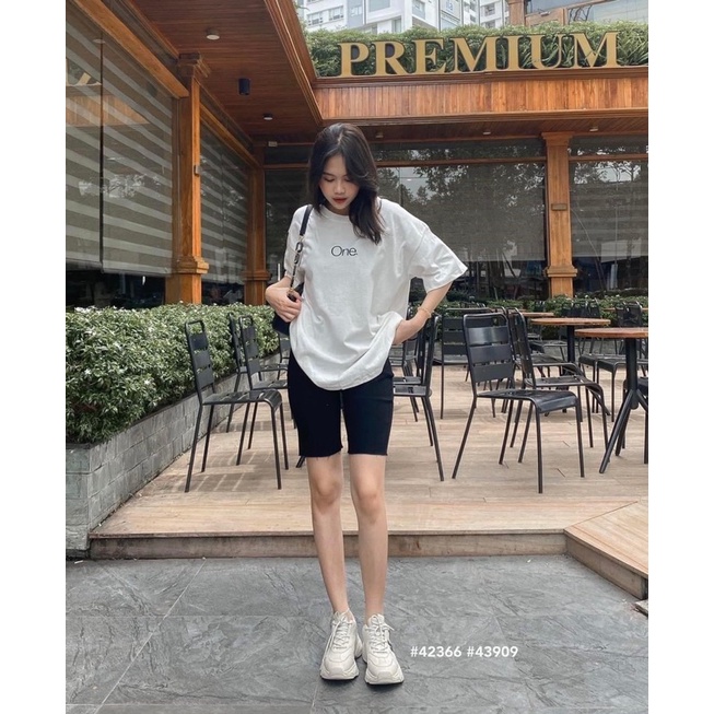 Set áo thun in chữ ONE (6006) / Quần jean lửng trơn cắt lai (12021)