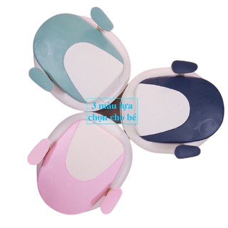 BÔ NGỒI VỆ SINH CHIM CÁNH CỤT TIỆN LỢI CHO BÉ