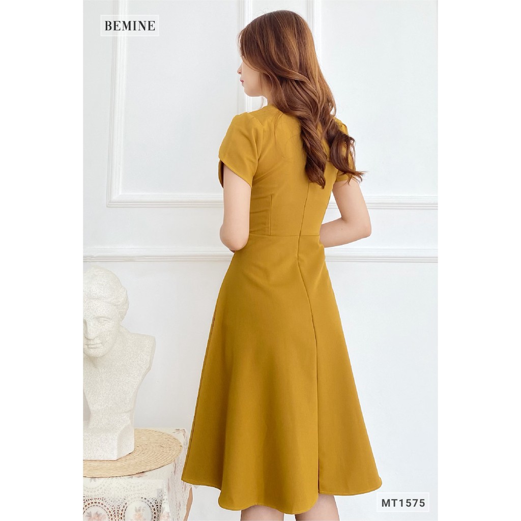Đầm cổ đính 2 nút bọc tay búp sen BEMINE MT1575VANG | BigBuy360 - bigbuy360.vn