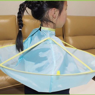 Áo choàng cắt tóc có khay hứng cho bé