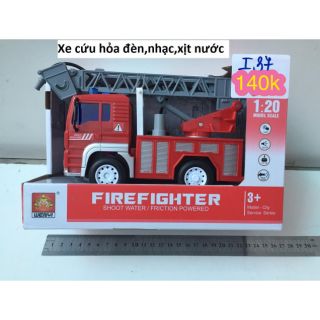 Xe cứu hỏa chạy trớn có đèn âm thanh xịt nước
