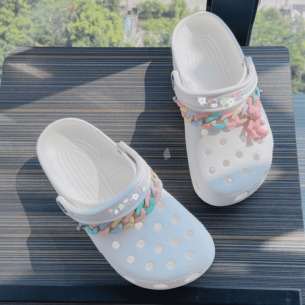 sticker gắn dép cross charm gắn dép crossCROCS Xăng đan Đế Xuồng Chống Trượt Thiết Kế Đục Lỗ Thời Trang Đi Biển Cho Nữ