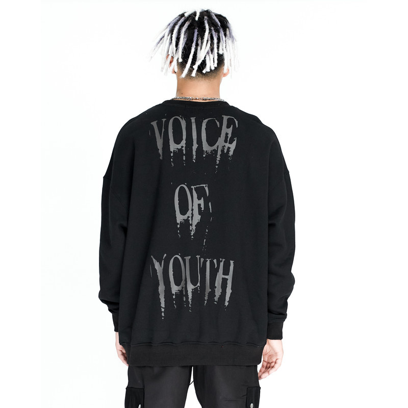 SNAZZY - Áo nỉ dài tay màu đen họa tiết chữ nâu V.O.Y form rộng | BigBuy360 - bigbuy360.vn