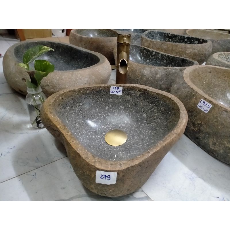 Lavabo đá cuội