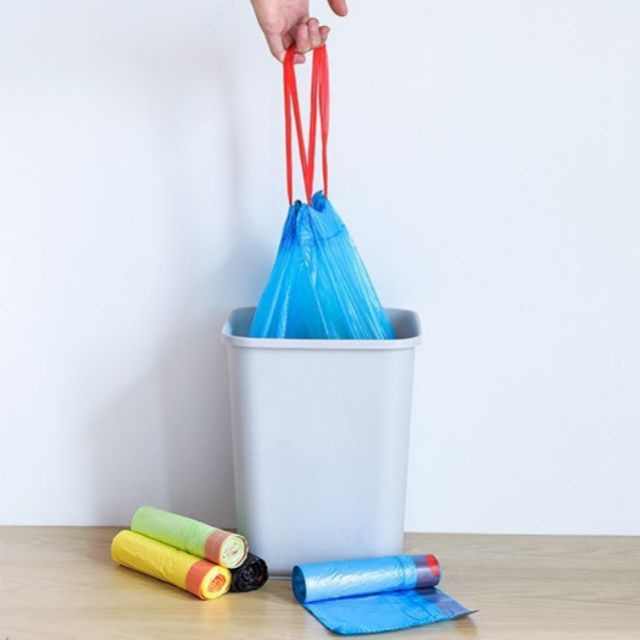 Cuộn túi đựng rác tự hủy sinh học có dây rút quai xách 45 x 50cm