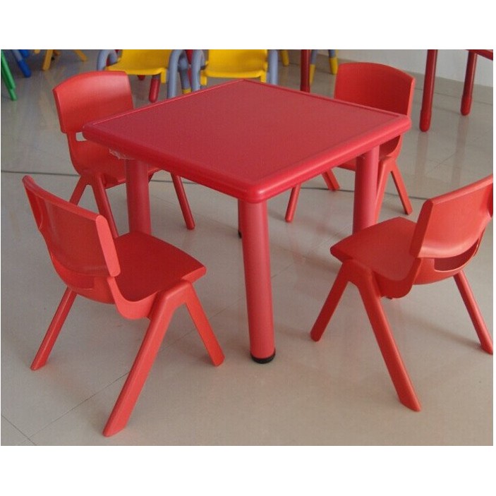 Bàn hình vuông nhập khẩu được làm bằng nhựa cao cấp | BigBuy360 - bigbuy360.vn