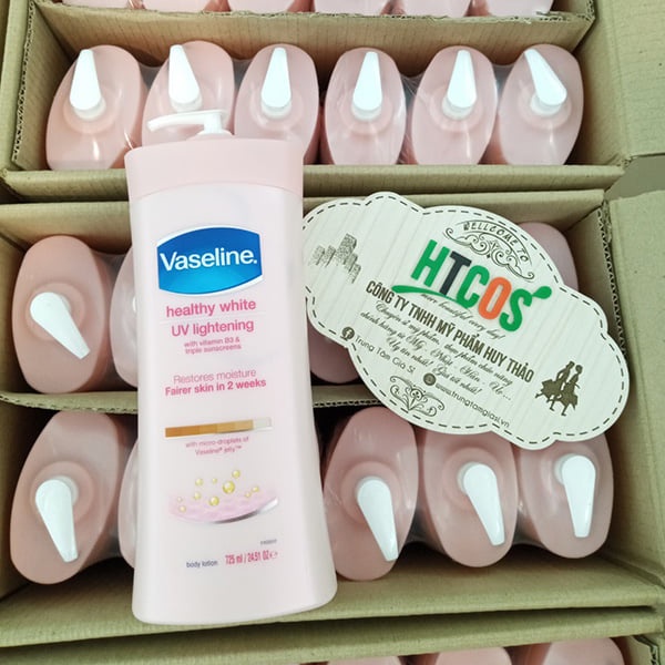 Sữa dưỡng thể Vaseline Healthy White UV Lightening Body Lotion 725ml giúp dưỡng trắng dưỡng ẩm phù hợp cho mọi loại da