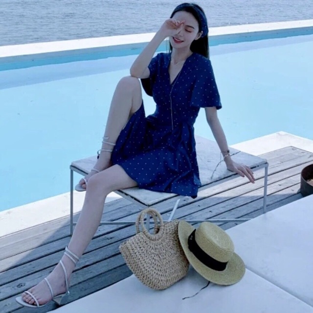 Đầm bi xanh cổ V thắt eo