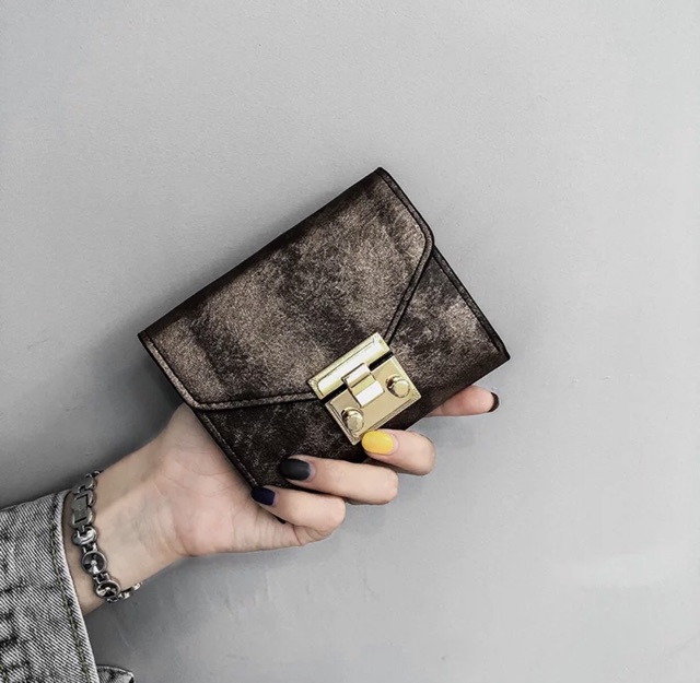 Ví da loang cho bạn gái