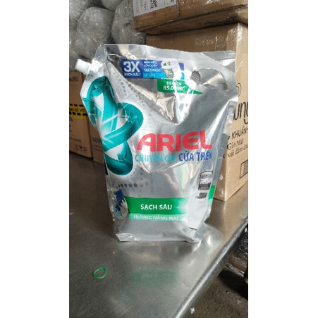 Nước giặt Ariel 3.5kg.