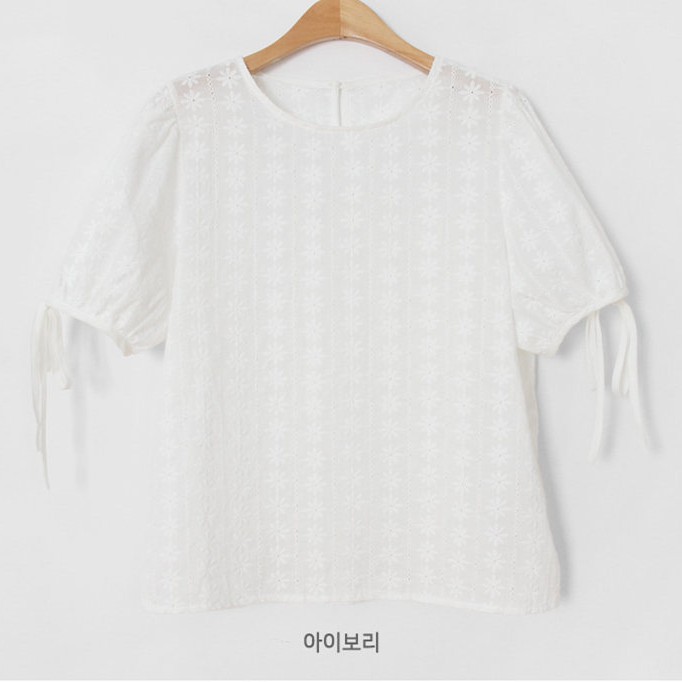 Áo tay ngắn cổ tròn thêu hoa / Chân váy denim chữ A lưng cao thời trang sành điệu cho nữ 35357