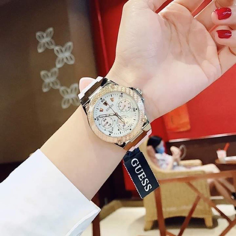Đồng hồ nữ Guess Hồng .