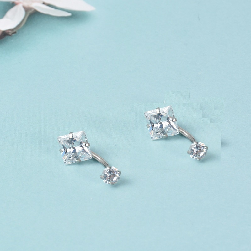 Khuyên titan rốn tứ giác 2 đầu tứ giác đá