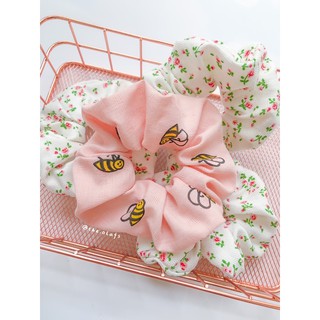 Dây buộc tóc Scrunchies bé ong hồng