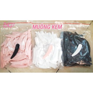 Muỗng lấy kem dưỡng da 3 màu xinh yêu