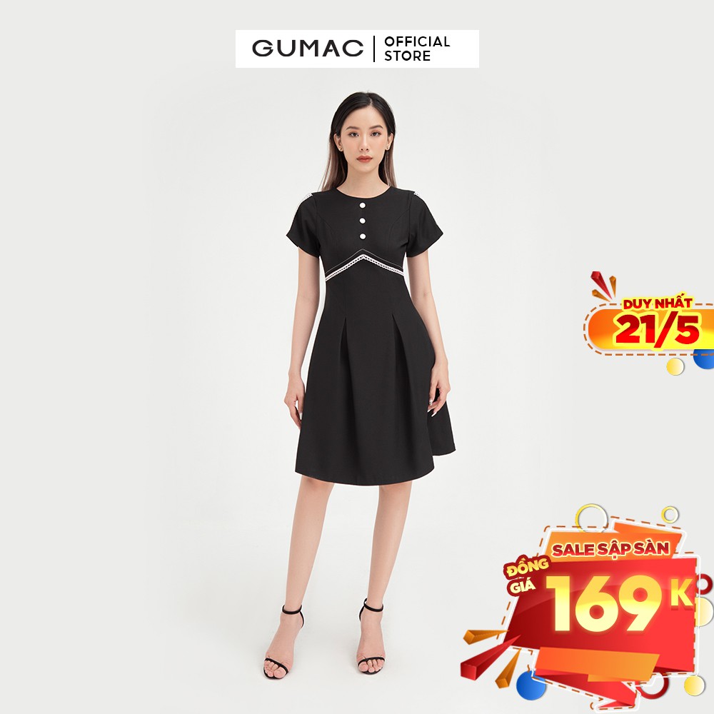 [Mã MABR07062 giảm 8% tối đa 50K đơn từ 249K] Đầm dáng ôm nữ phối 3 nút GUMAC thiết kế basic màu đen đủ size DB438