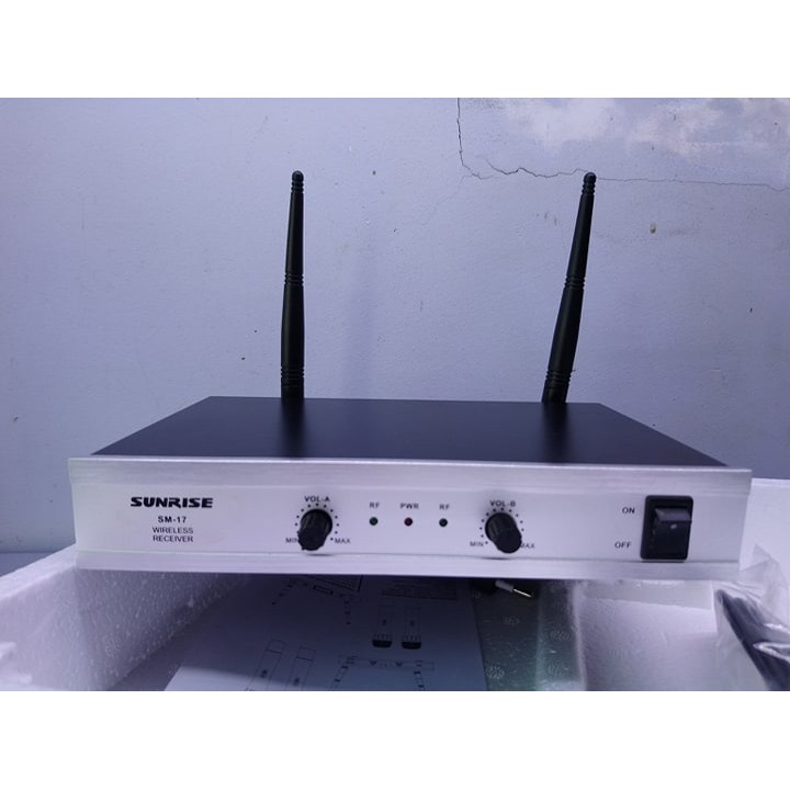 Bộ 2 micro không dây karaoke Sunrise SM-17