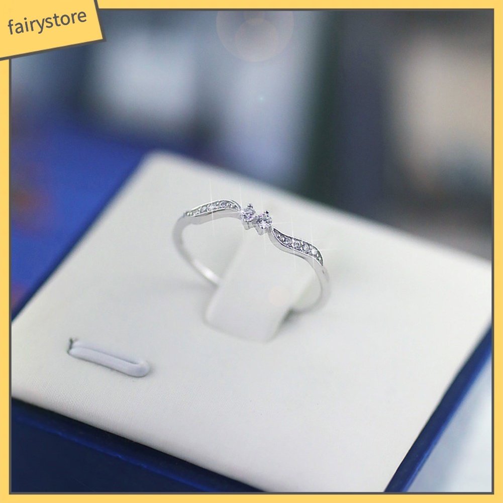 Nhẫn Hợp Kim Hình Chiếc Lá Đính Đá Xinh Xắn Cho Nữ