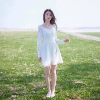 Đầm trắng nút bọc tay dài (có ảnh thật)