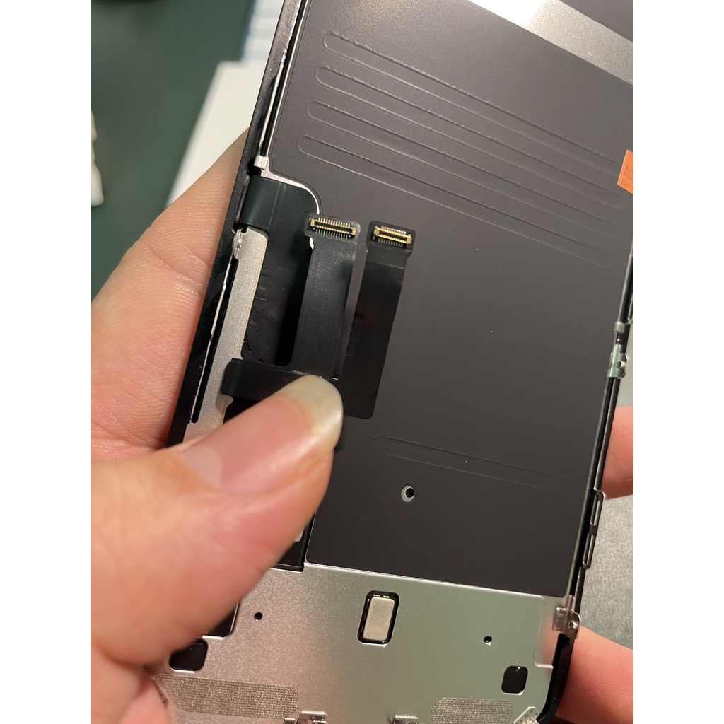 Màn hình thay thế 11 zin ép kính tặng kèm bộ sửa tự thay thế.