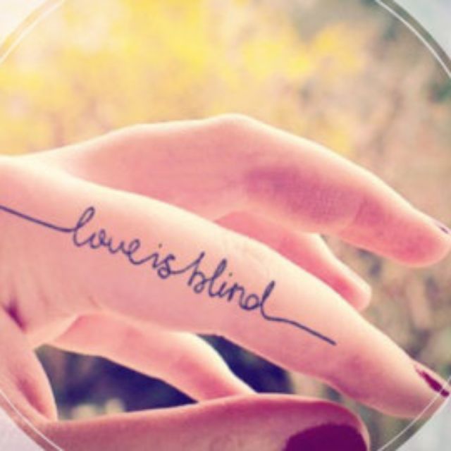 Hình xăm chữ love is blind l10 a23. Xăm dán tatoo mini tạm thời, size &lt;10x6cm