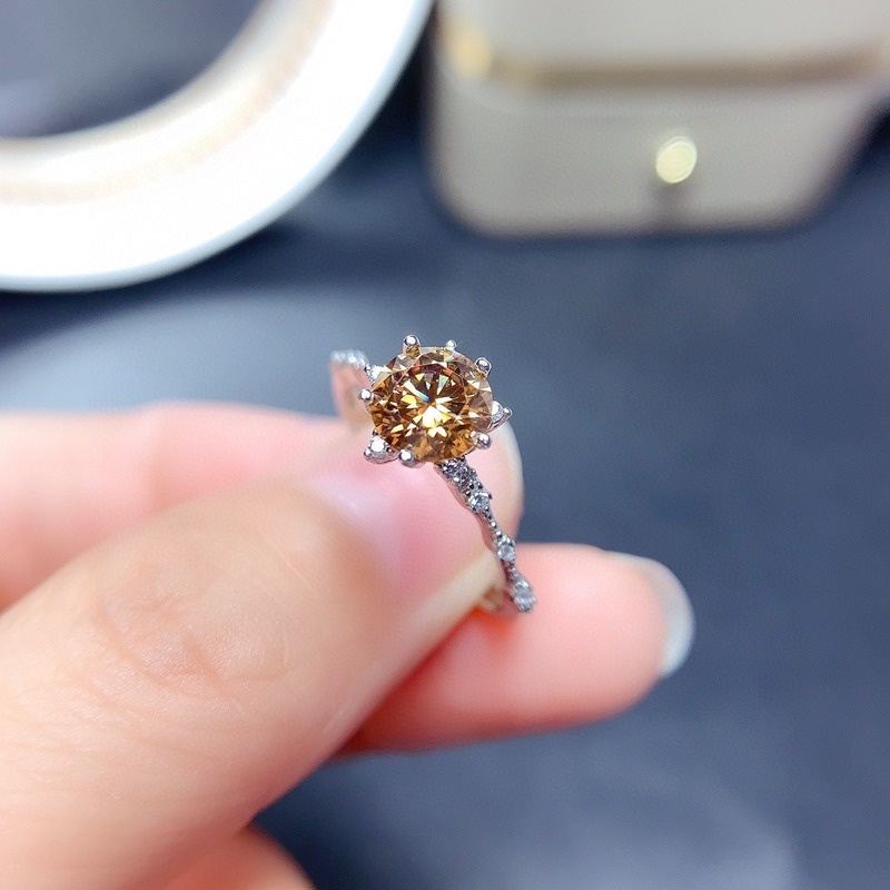 Nhẫn nữ mặt đính đá moissanite đơn giản sang trọng