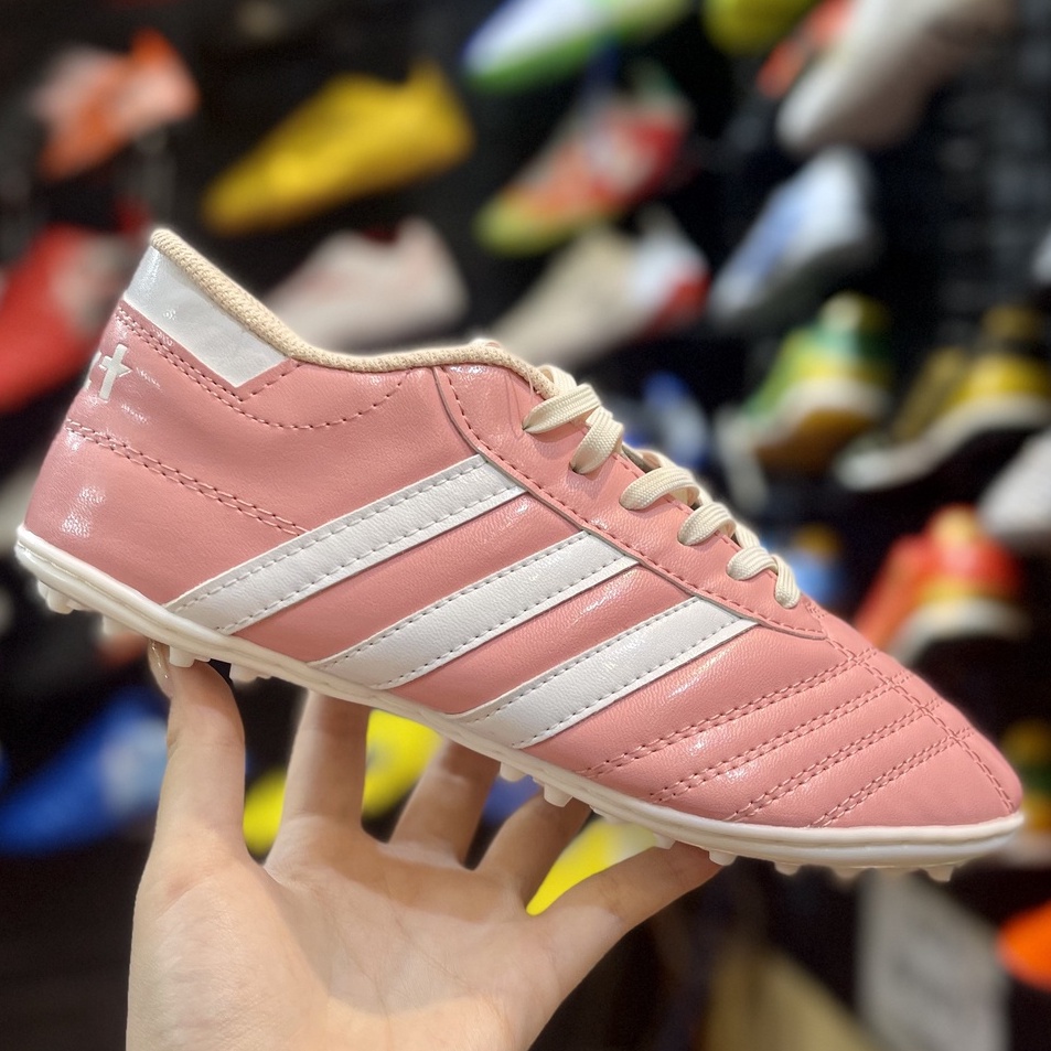 Giày Đá Bóng Nam Geet 3 Sọc Hồng Rẻ Đẹp, Giày Đá Banh Thể Thao Cỏ Nhân Tạo Thời Trang - 2evshop