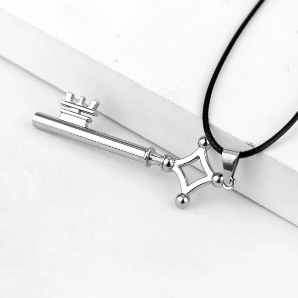 Dây chuyền kim loại mặt hình chìa khóa hoạt hình Attack on Titan VANES1