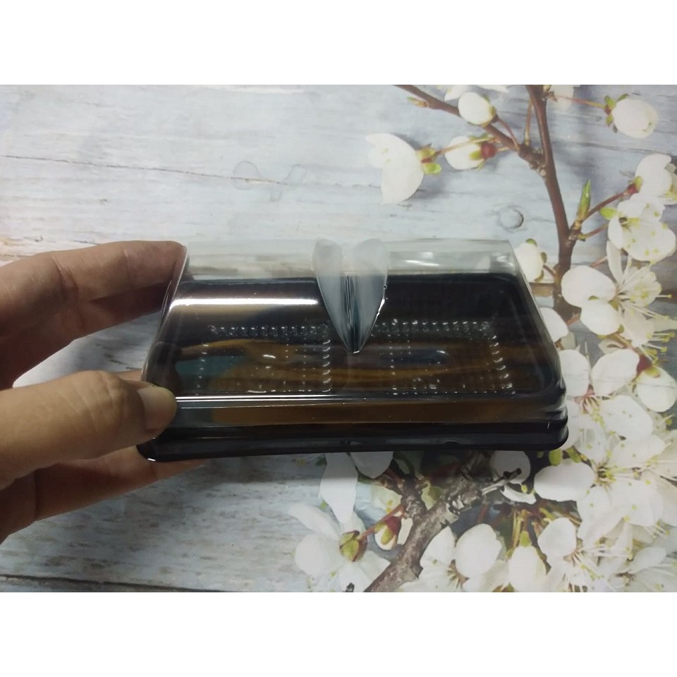 BỘ 50 HỘP BÁNH NHỰA VUÔNG ĐẾ ĐEN 2 NGĂN - MỖI NGĂN 5 CM x 5 CM X 4.5 CM