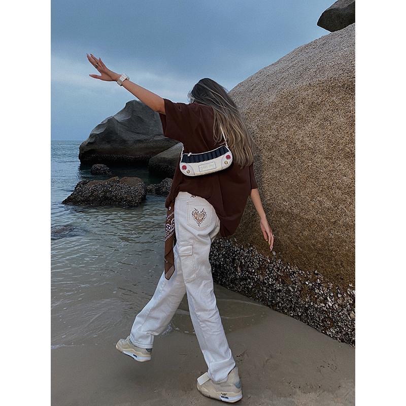 Quần kaki túi hộp ống suông màu trắng có hoạ tiết thêu túi sau phong cách cá tính độc đáo SẴN