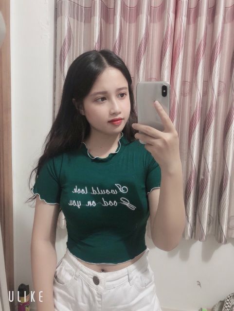 Áo croptop viền bèo thêu chữ | BigBuy360 - bigbuy360.vn