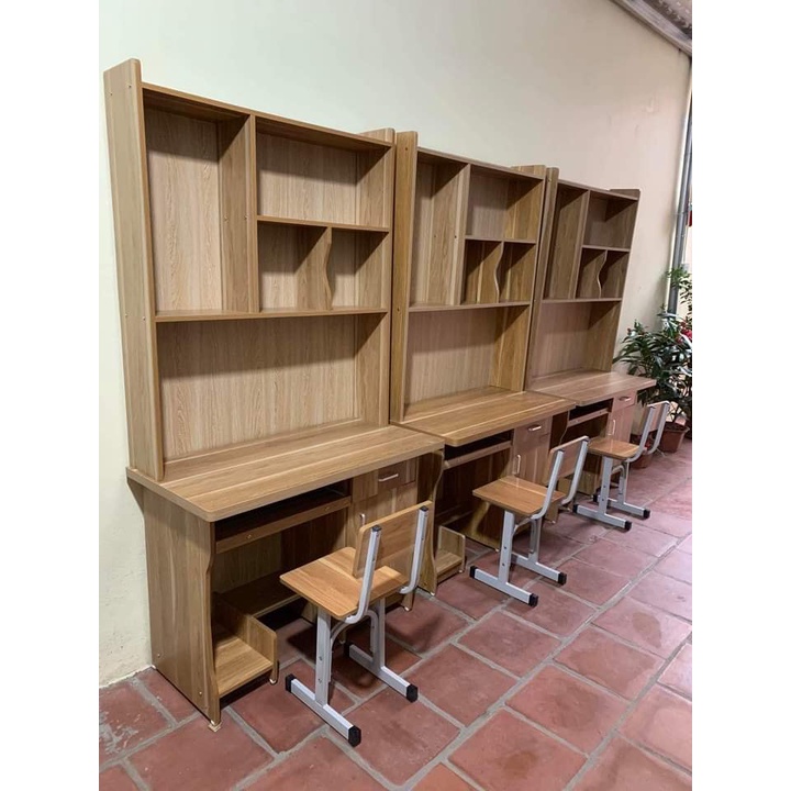 Bàn học có kèm kệ sách