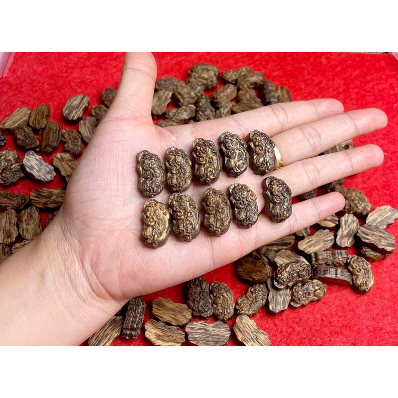 Charm gỗ trầm mix vòng tay