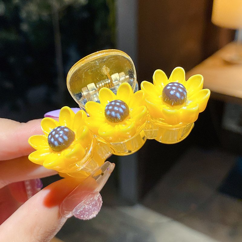 Kẹp càng cua họa tiết dễ thương cho bé gái