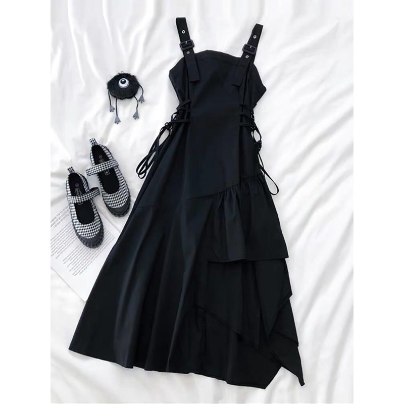 Váy yếm hai dây đen