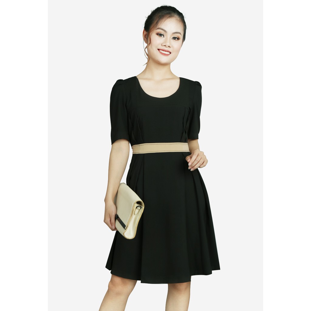 Đầm tằm đen dáng xoè tay lỡ đai be The One Fashion DDY1501DE